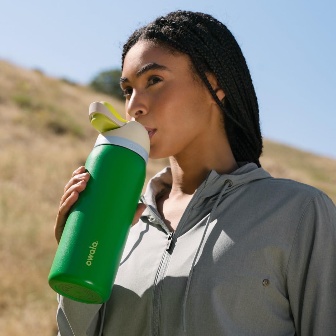 Owala FreeSip Insulated Stainless Steel Water Bottle with Straw, BPA-Free Sports Water Bottle, Great for Travel, 32 Oz, Putting Green