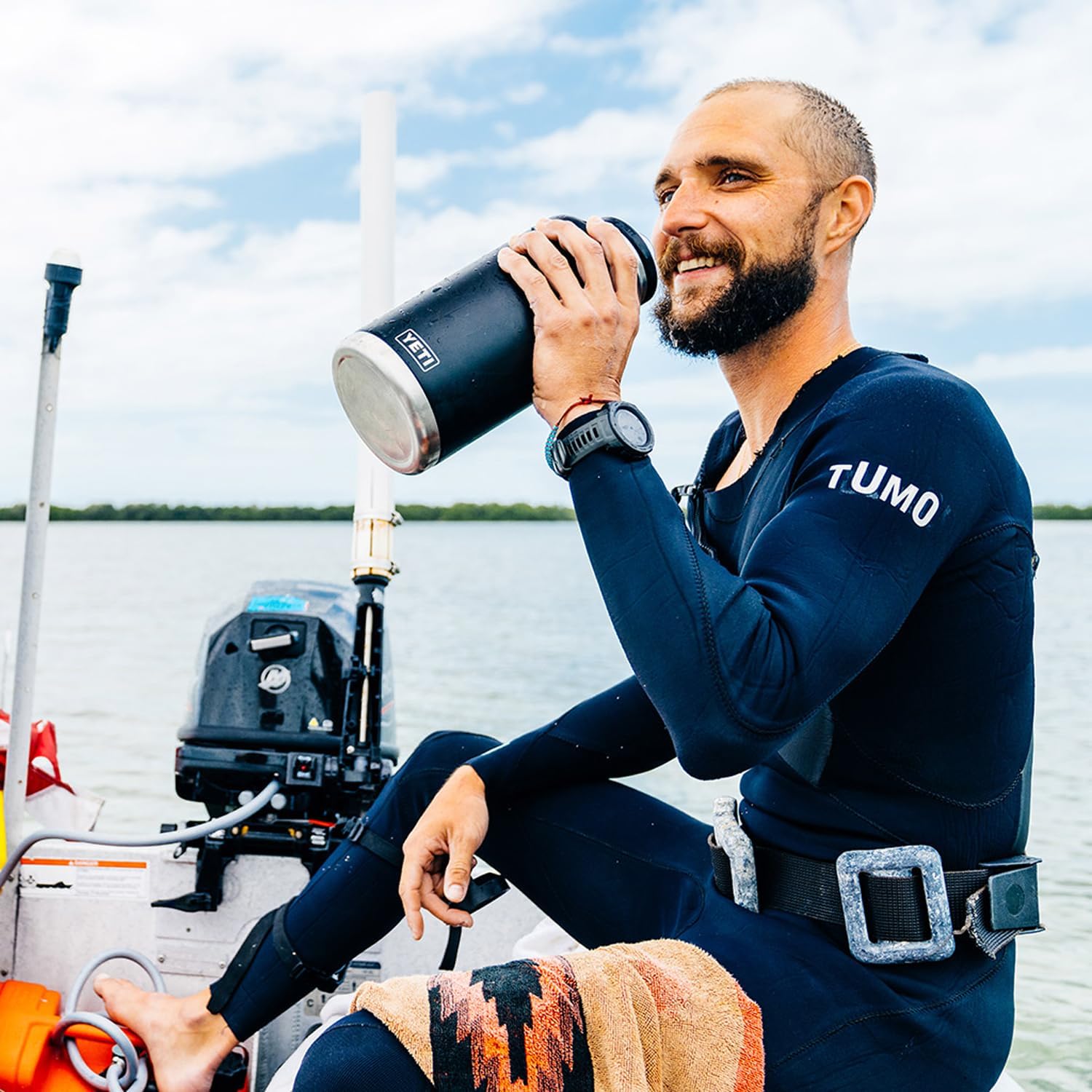 YETI Rambler 64 oz Bottle, Vacuum Insulated, Leakproof, Stainless Steel with Chug Cap, Sandstone Pink